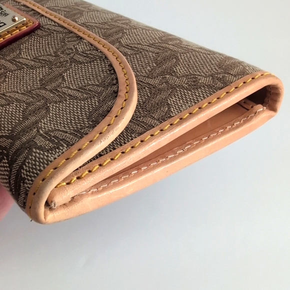 Dooney & Bourke Maritime Continental Clutch Wallet - Picture 5 of 16